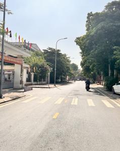 ĐÔNG NGAC - NHÀ MỚI 6 TẦNG, THANG MÁY – NGÕ Ô TÔ – GẦN TRƯỜNG HỌC CÁC CẤP-VIEW ĐẸP.